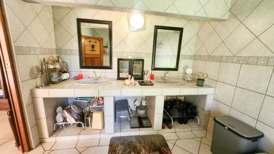 4 Bedroom Property for Sale in Flamwood North West